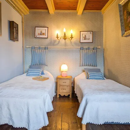 Maison De Famille A Quelques Pas Du *
